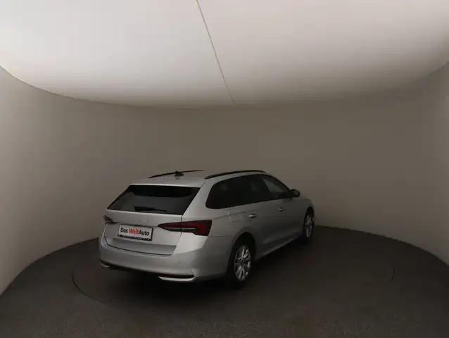 Skoda Octavia view 4