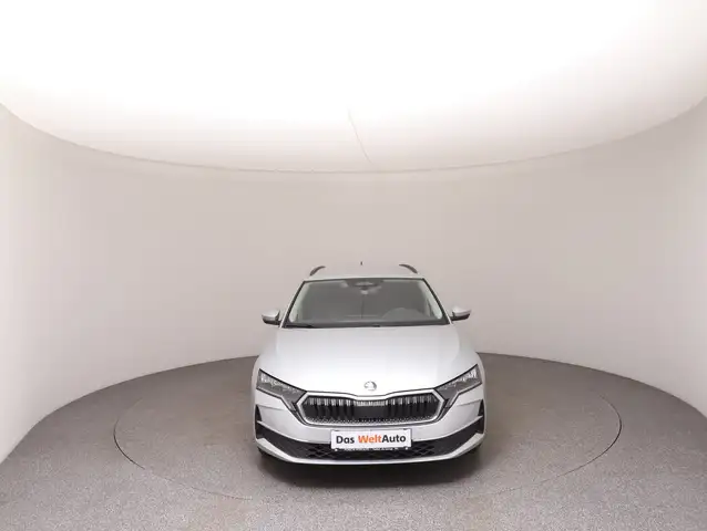 Skoda Octavia view 3
