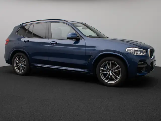 BMW X3 view 4