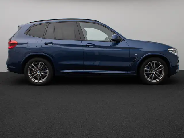 BMW X3 view 5