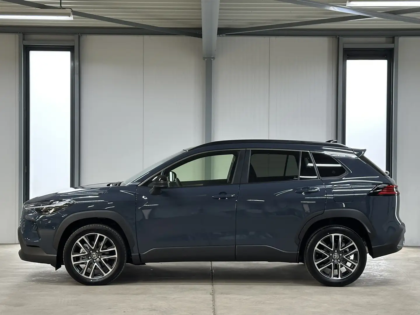 Toyota Corolla Cross Hybrid 180 Executive | Leder | Pano | JBL | Camera Gris - 2