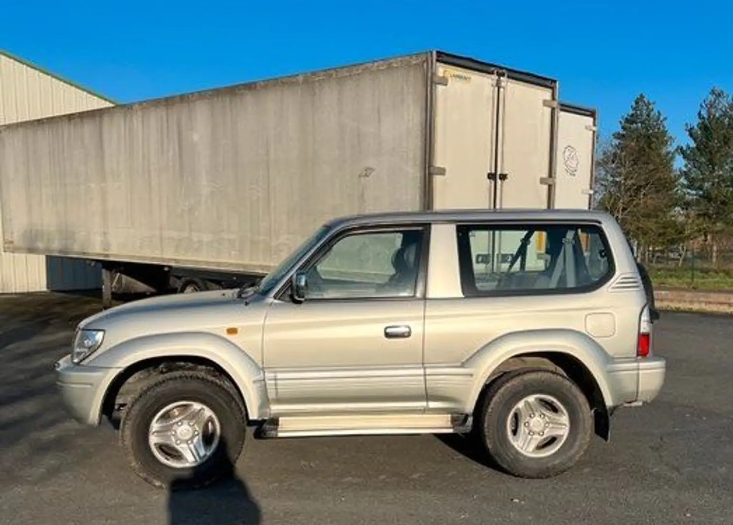 Toyota Land Cruiser - 1