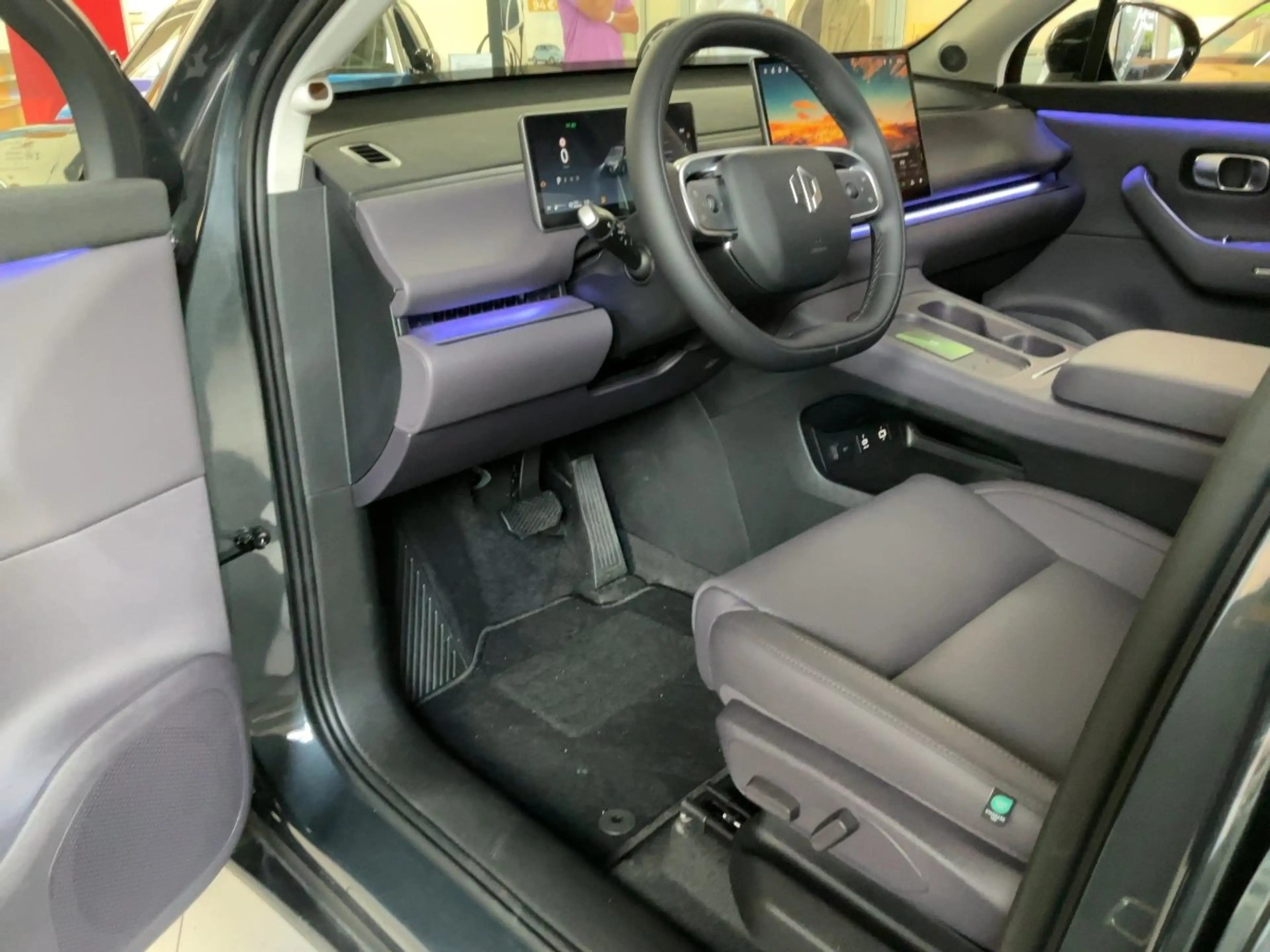 Leapmotor C10 REEV sofort verfügbar ACC+LED+Navi+Pano+ — photo 9