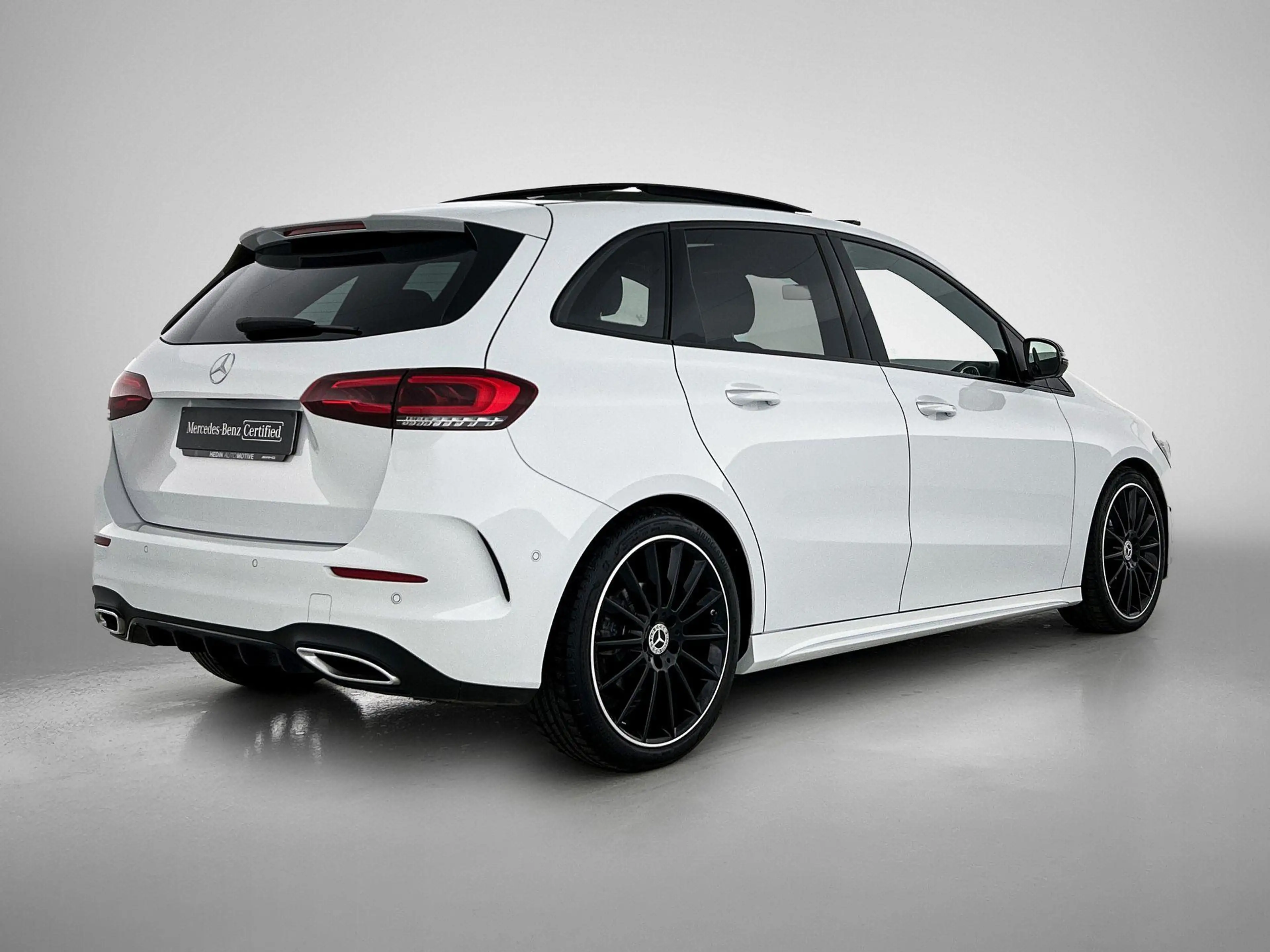 Mercedes-Benz B 180 AMG Line | Panoramisch Dak | Dodehoekassistent | M — photo 2