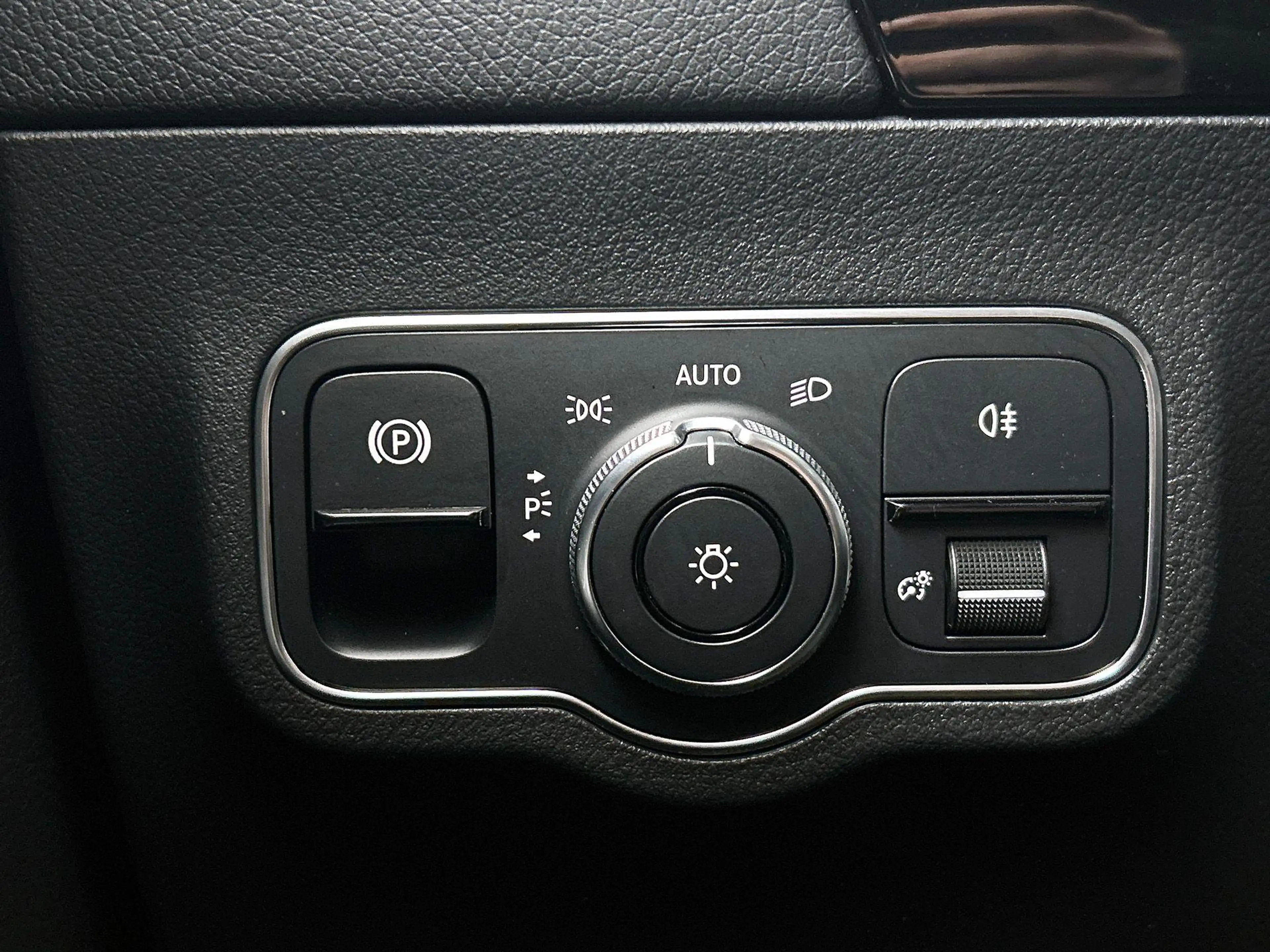 Mercedes-Benz B 180 AMG Line | Panoramisch Dak | Dodehoekassistent | M — photo 12