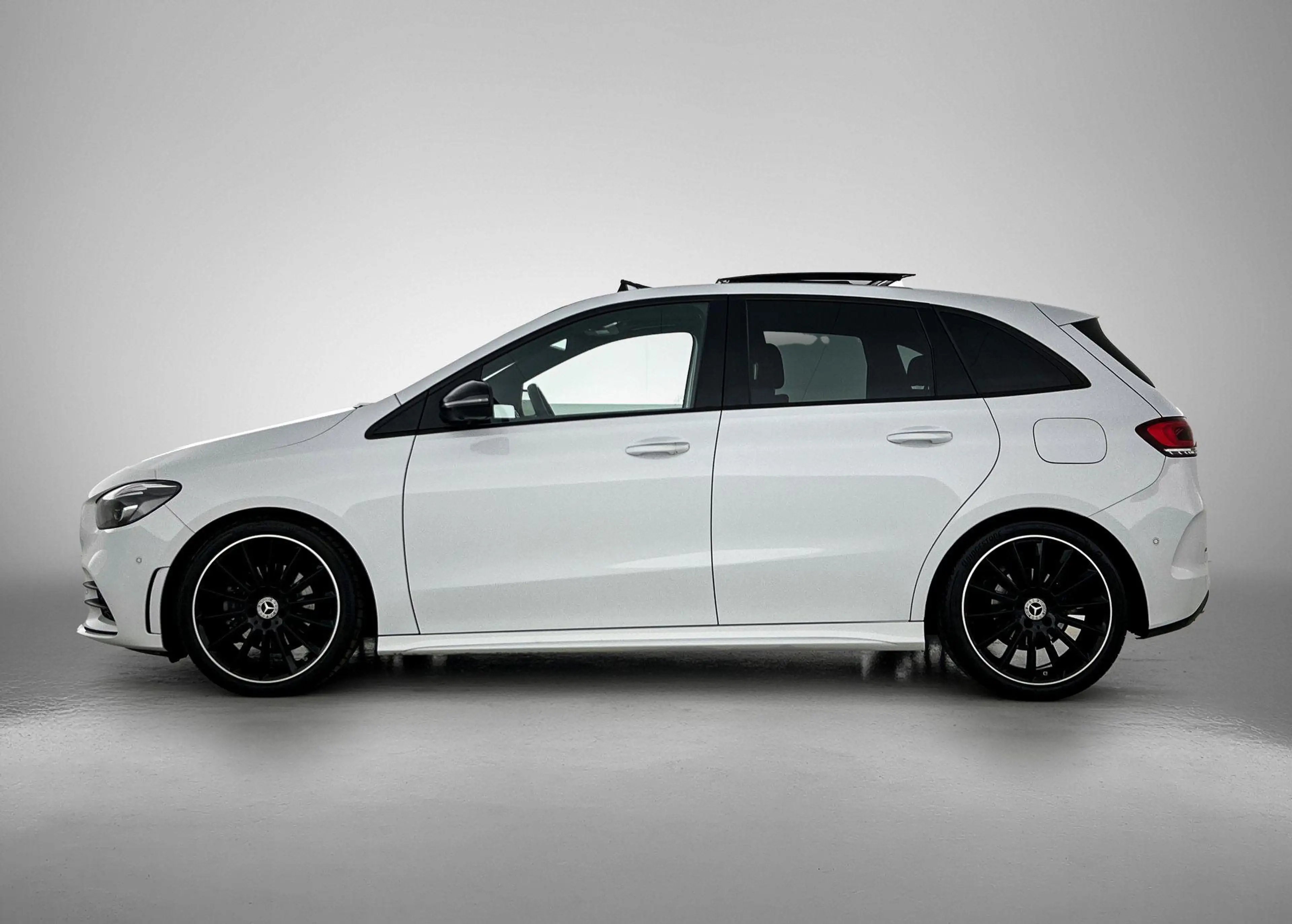 Mercedes-Benz B 180 AMG Line | Panoramisch Dak | Dodehoekassistent | M — photo 6