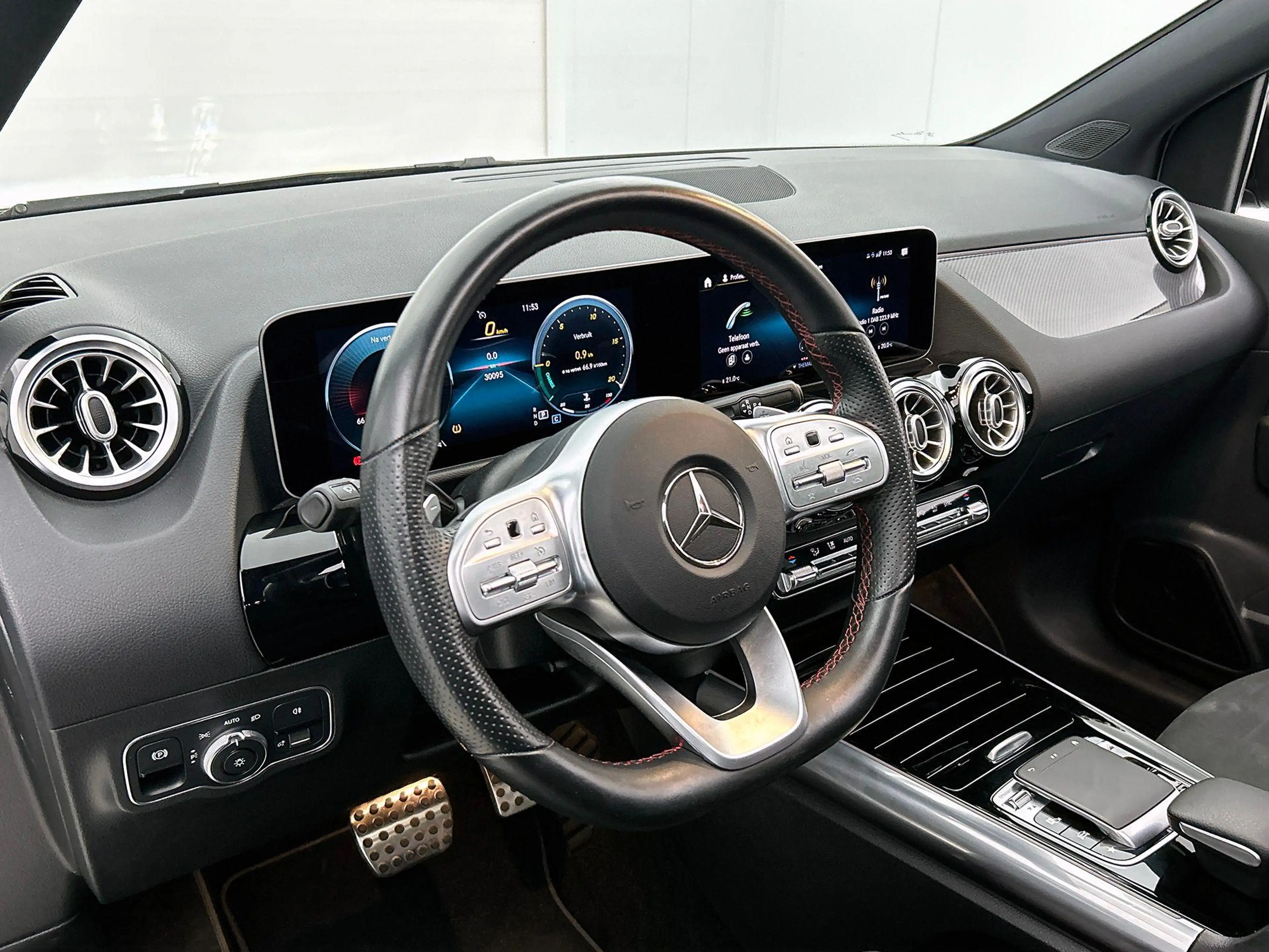 Mercedes-Benz B 180 AMG Line | Panoramisch Dak | Dodehoekassistent | M — photo 8