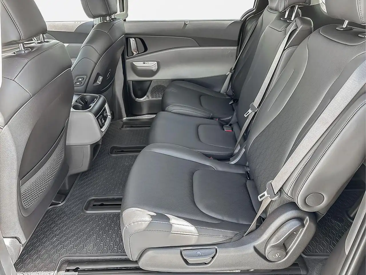 Kia Carnival снимка Kia Carnival