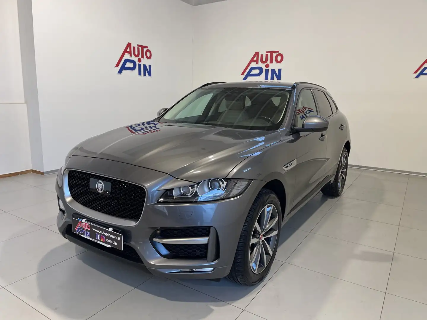 Jaguar F-Pace 2.0 D 180 CV AWD aut. R-Sport - 1