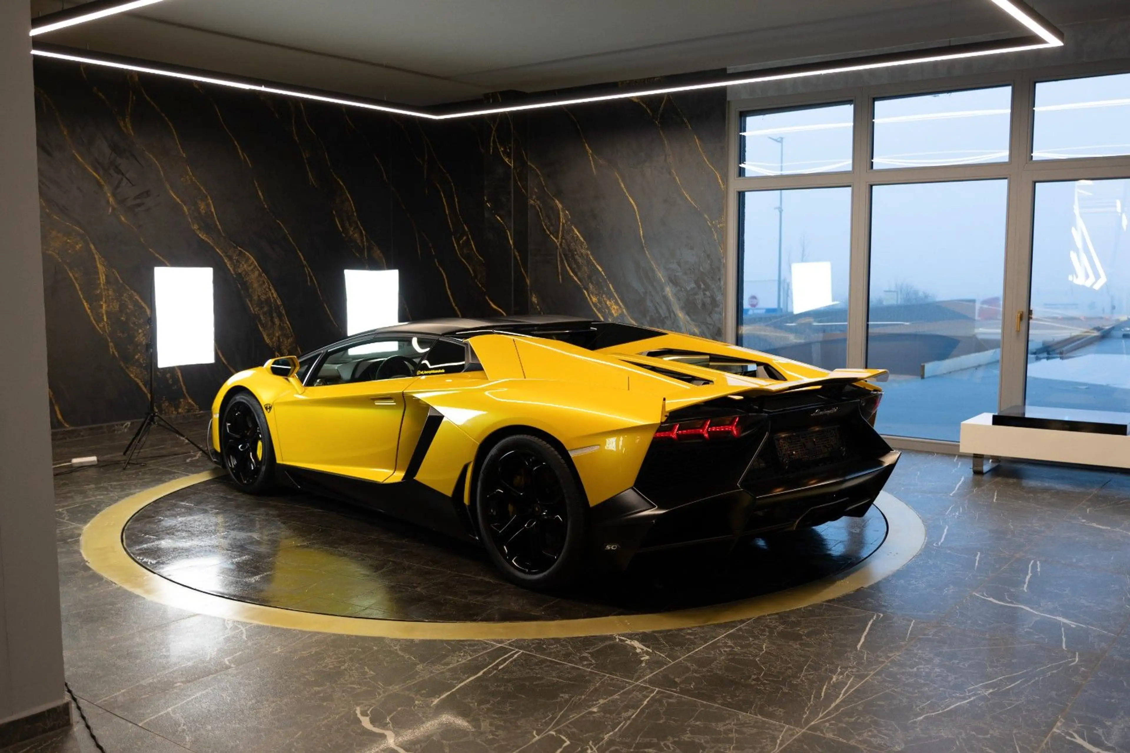 Lamborghini Aventador Roadster 50th Anniversary Lift-system — photo 14