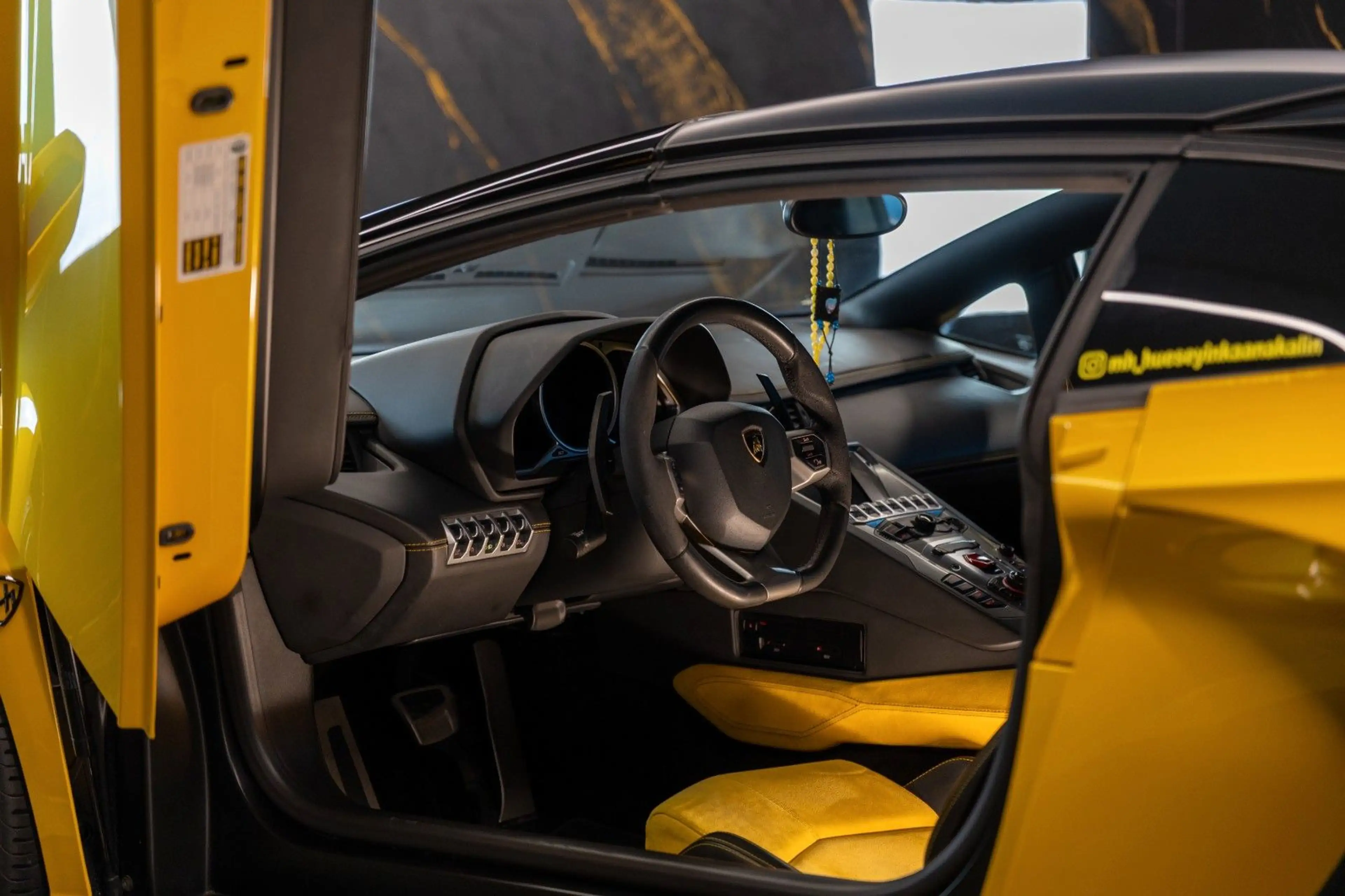 Lamborghini Aventador Roadster 50th Anniversary Lift-system — photo 8