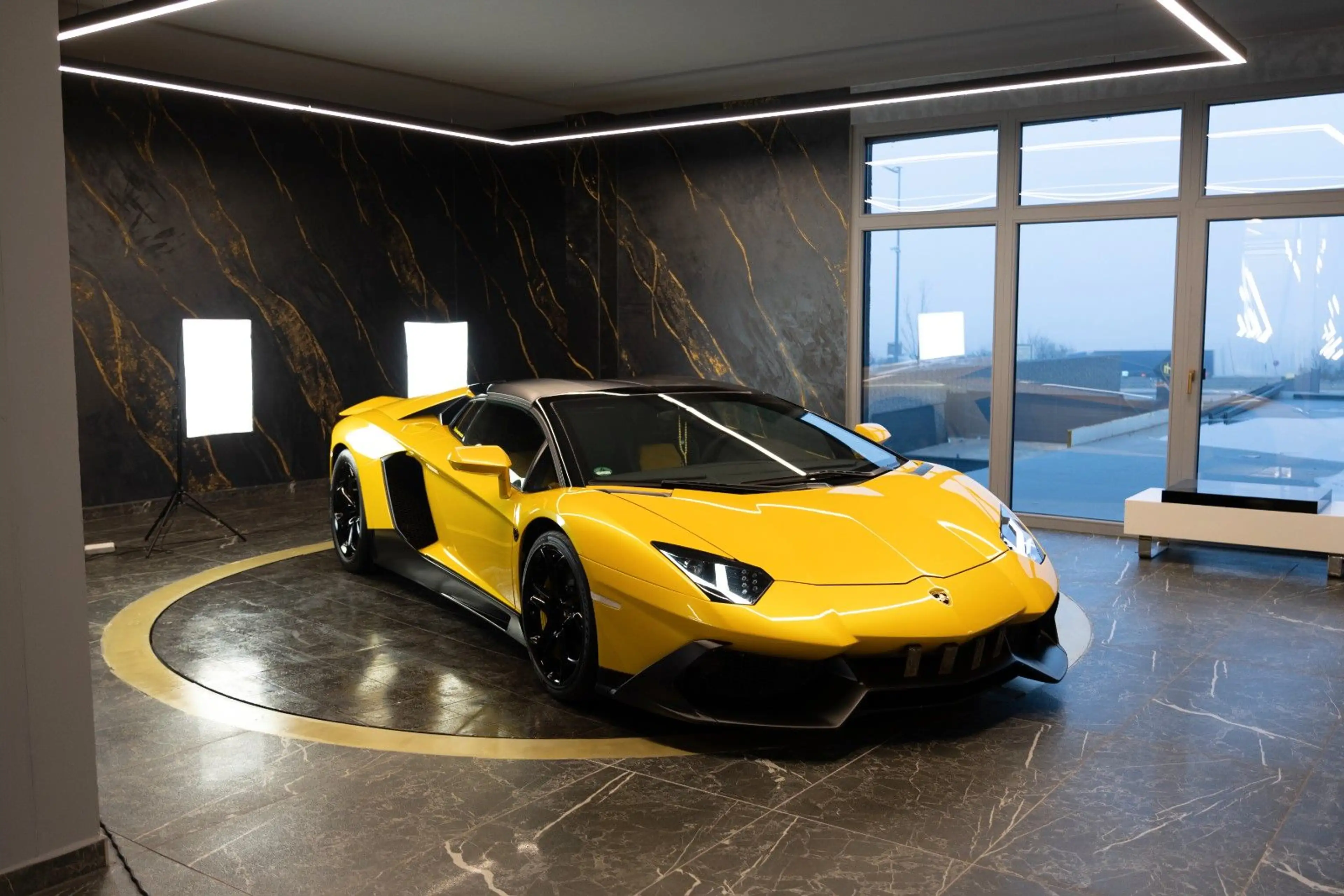 Lamborghini Aventador Roadster 50th Anniversary Lift-system