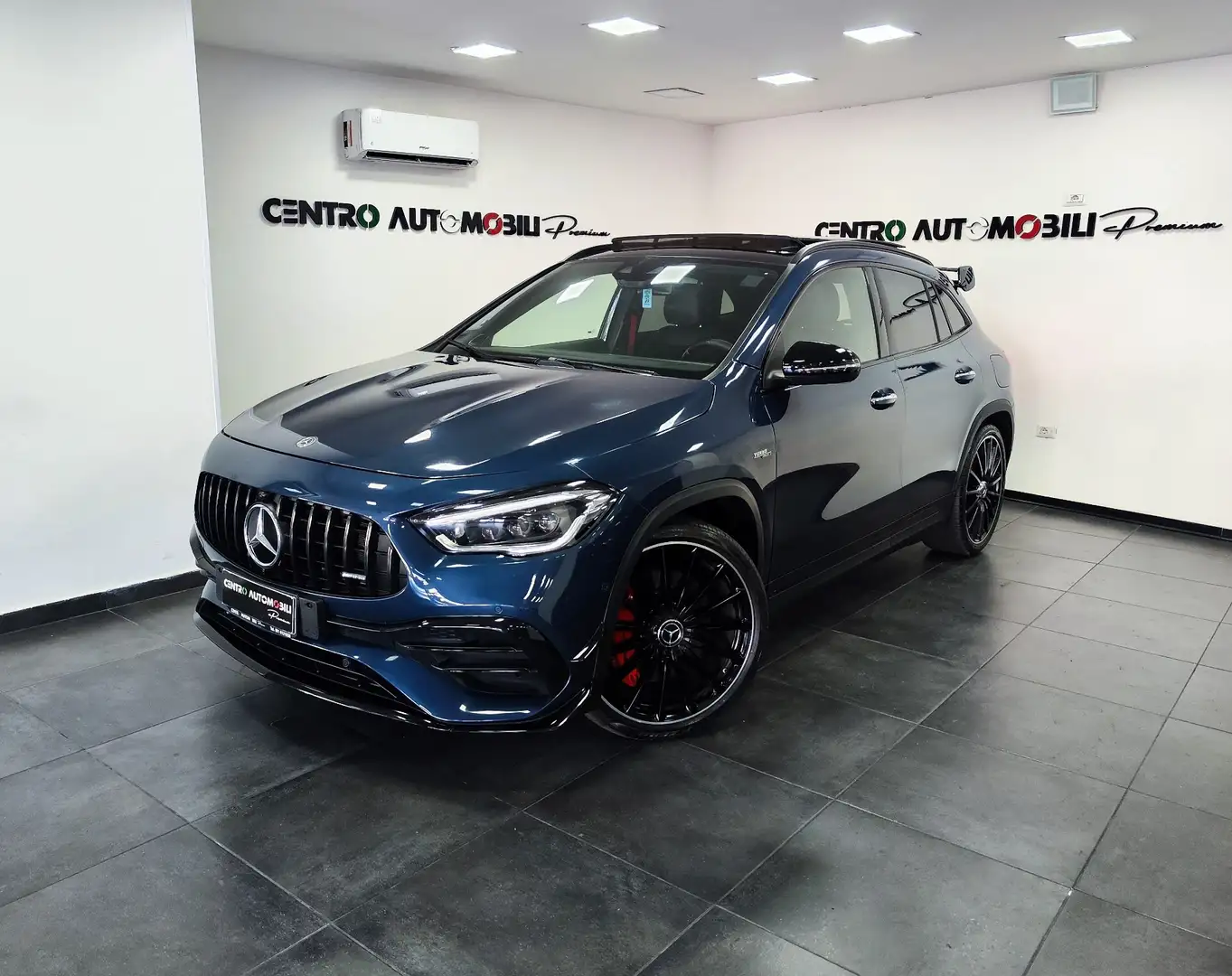 Mercedes-Benz GLA 45 AMG GLA 45S 4Matic AMG Blau - 1