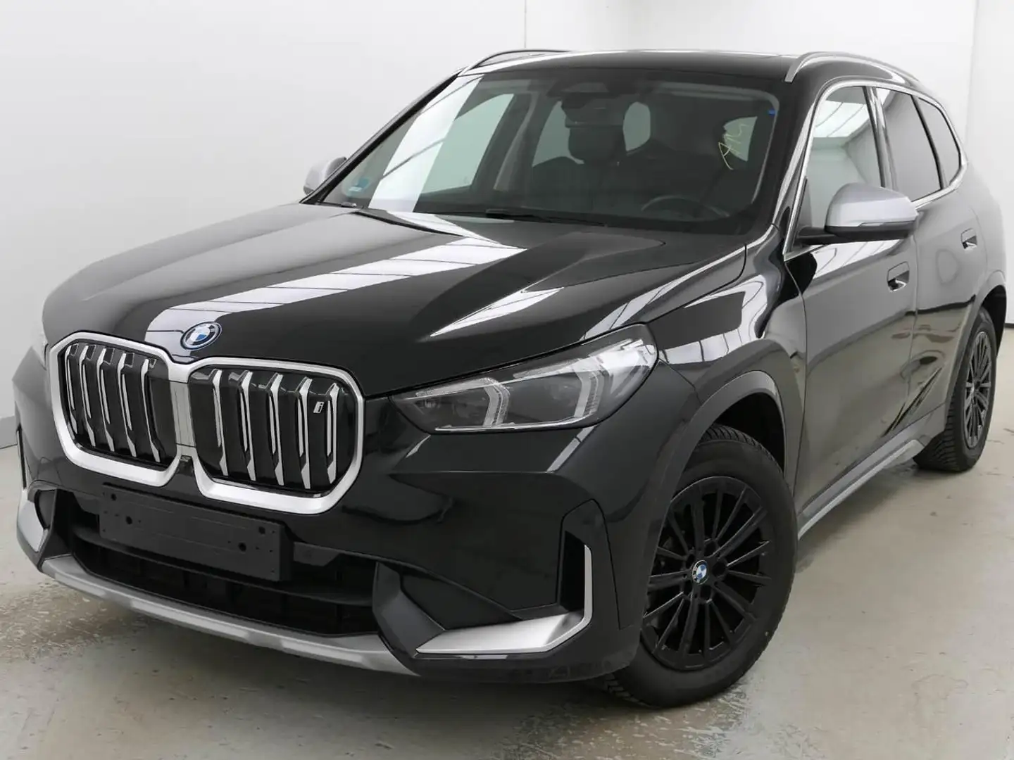 BMW iX1 30 xDrive xLine Leder_Panorama_HarmanKardon_Headup Schwarz - 1