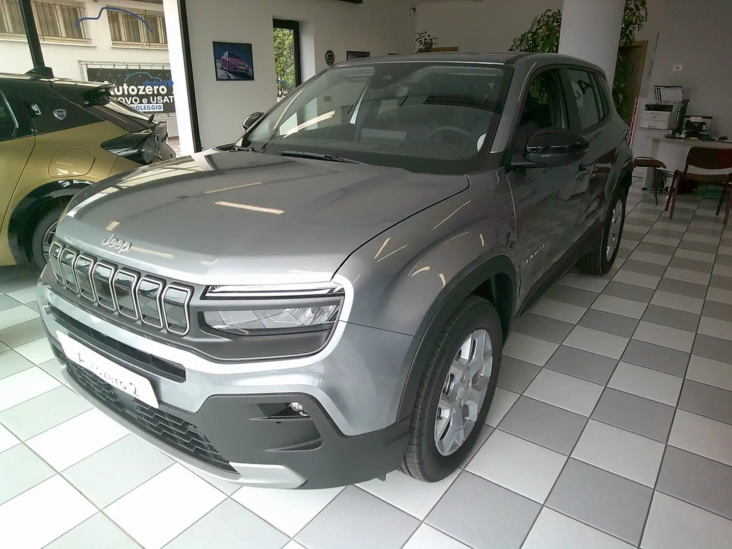 Jeep Avenger Avenger 1.2 turbo Altitude fwd 100cv senza vincoli Grijs - 1