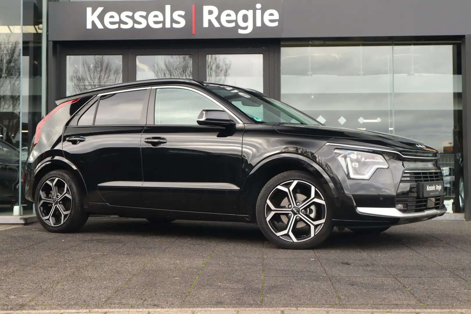 Kia Niro 1.6 GDi Hybrid ExecutiveLine Pano Memory H&K ACC K Zwart - 2