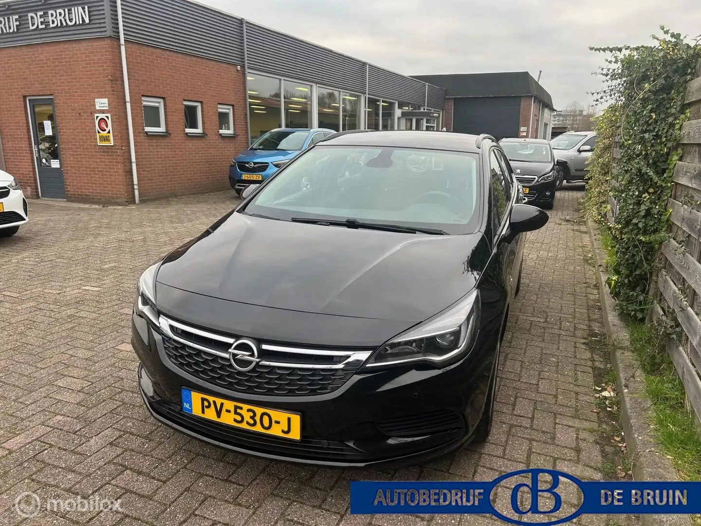 Opel Astra Sports Tourer 1.0 Online Edition Navigatie Trekhaa Zwart - 2