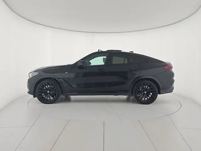 BMW X6 view 2