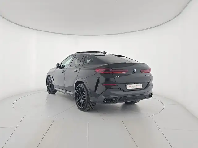 BMW X6 view 3