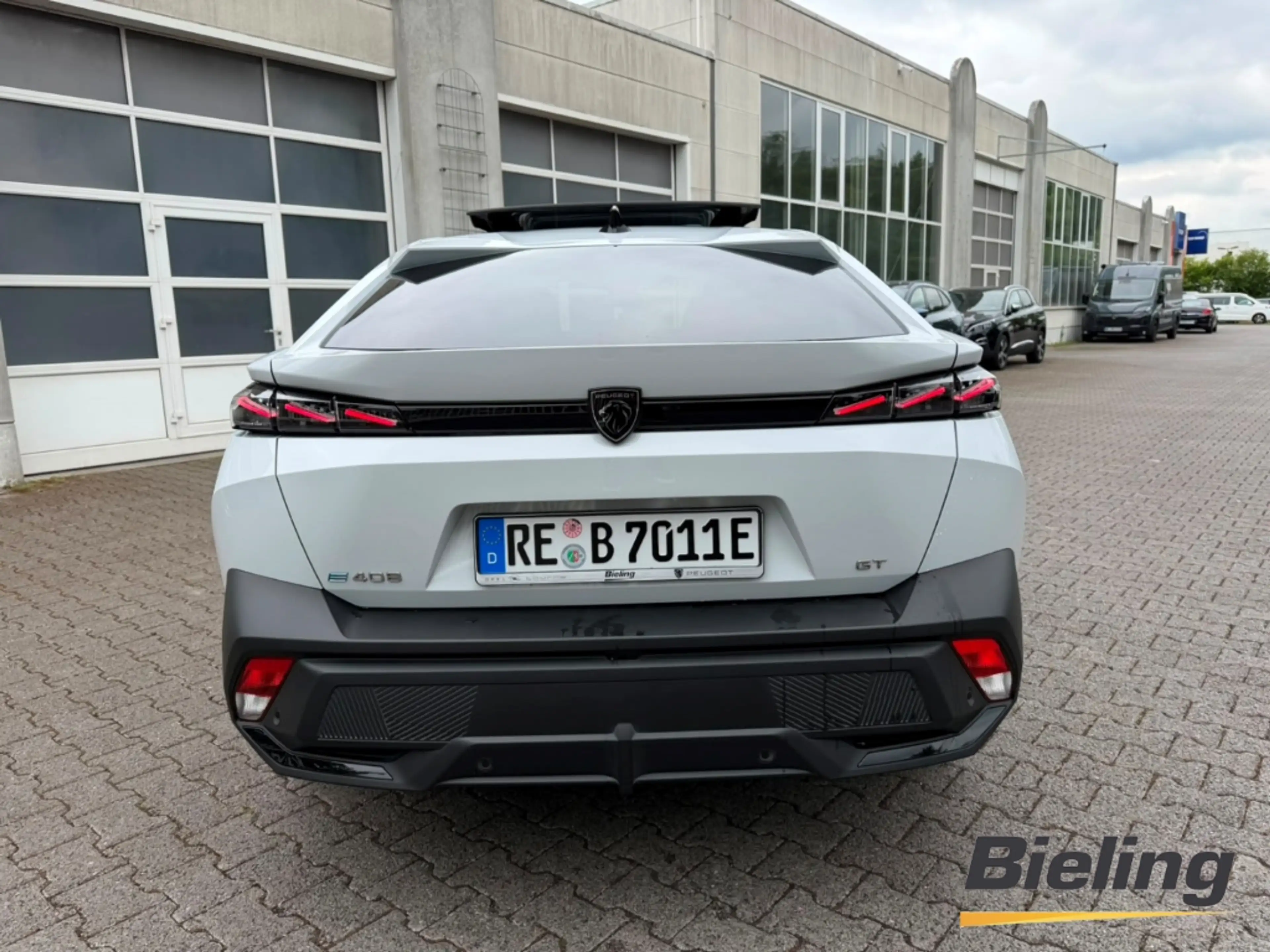 Peugeot 408 E-GT Vollausstattung El. Panodach Navi Soundsystem — photo 3