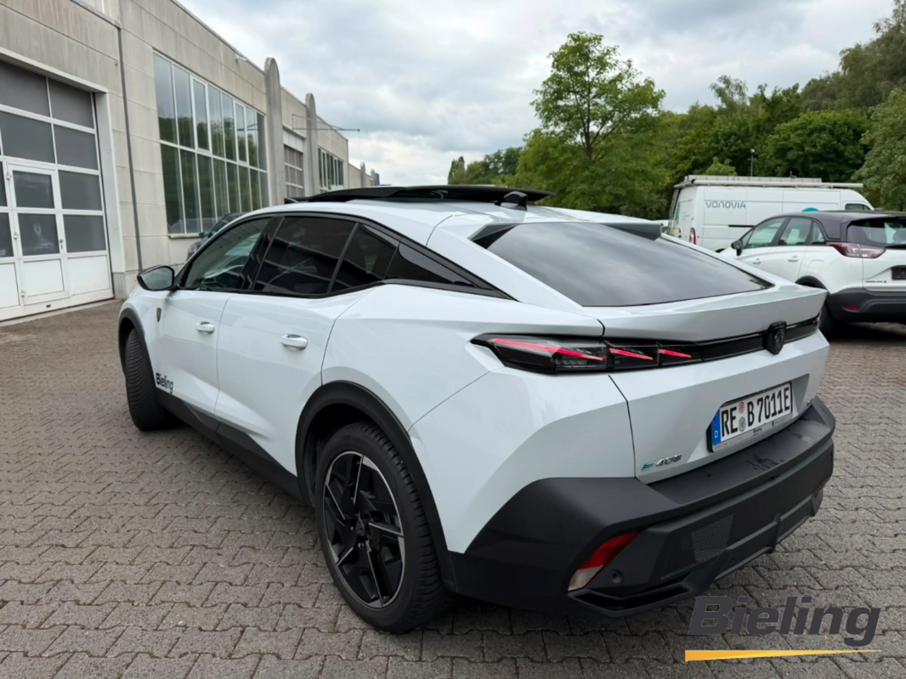 Peugeot 408 E-GT Vollausstattung El. Panodach Navi Soundsystem — photo 2