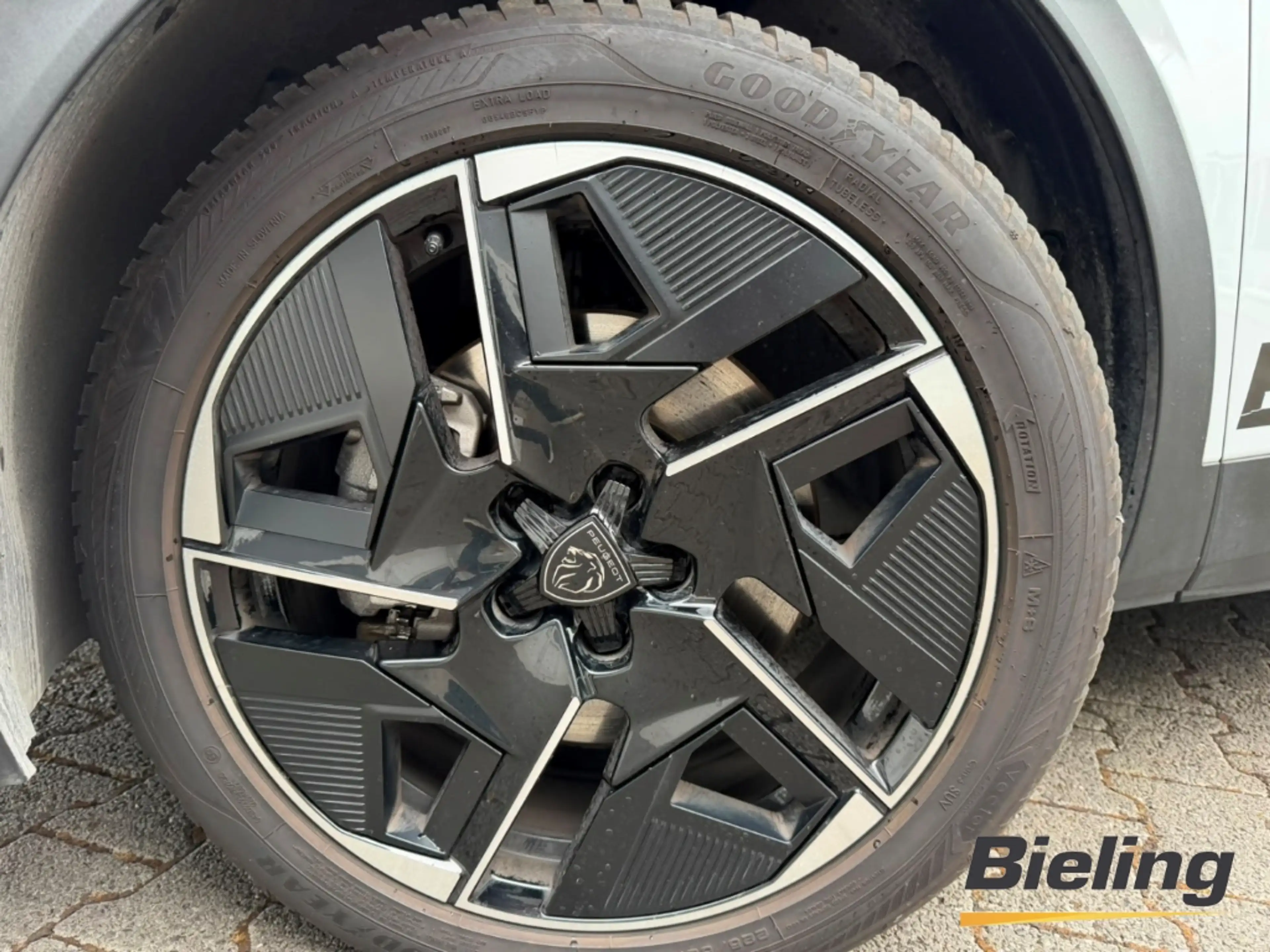 Peugeot 408 E-GT Vollausstattung El. Panodach Navi Soundsystem — photo 11