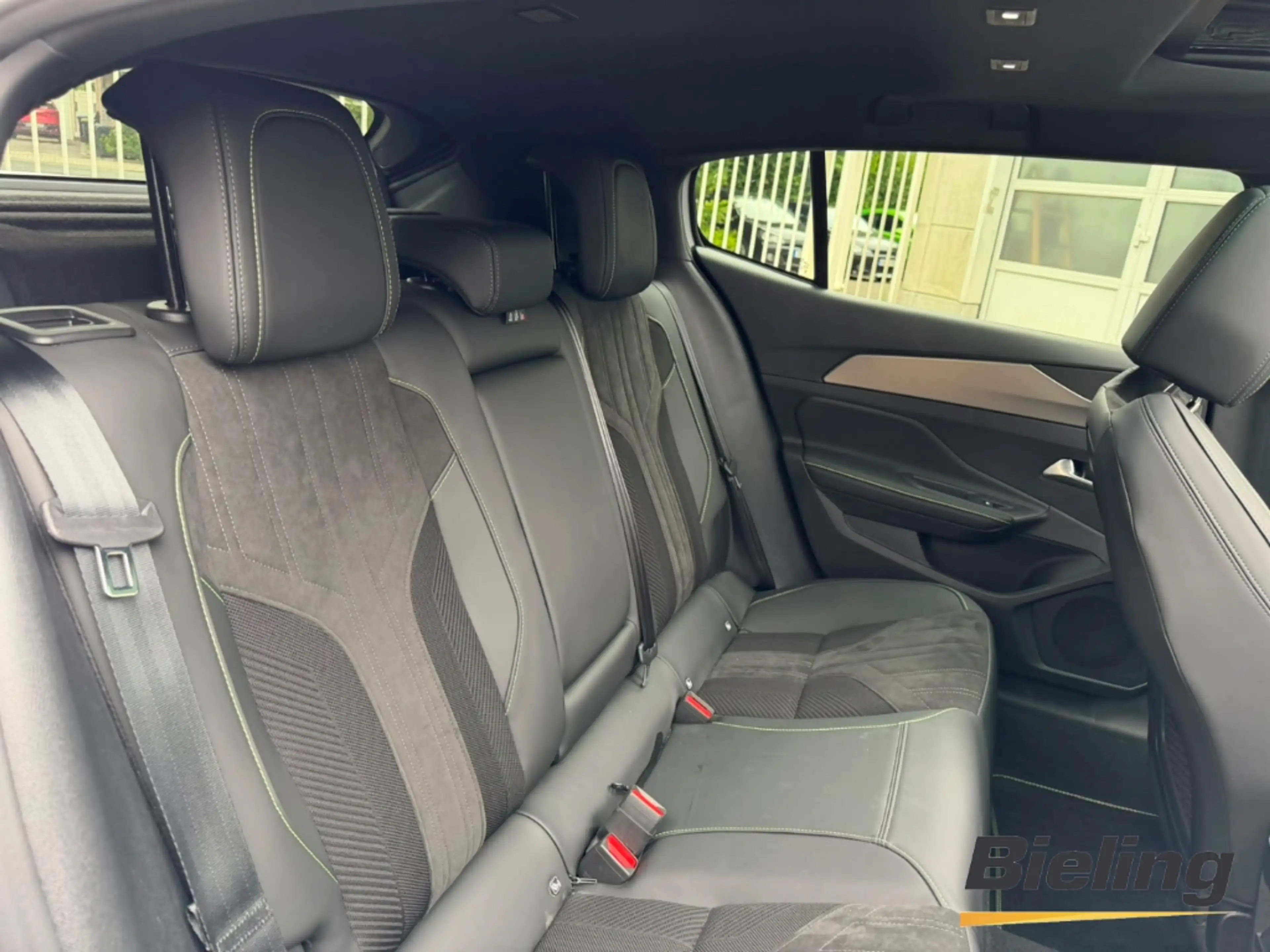 Peugeot 408 E-GT Vollausstattung El. Panodach Navi Soundsystem — photo 13
