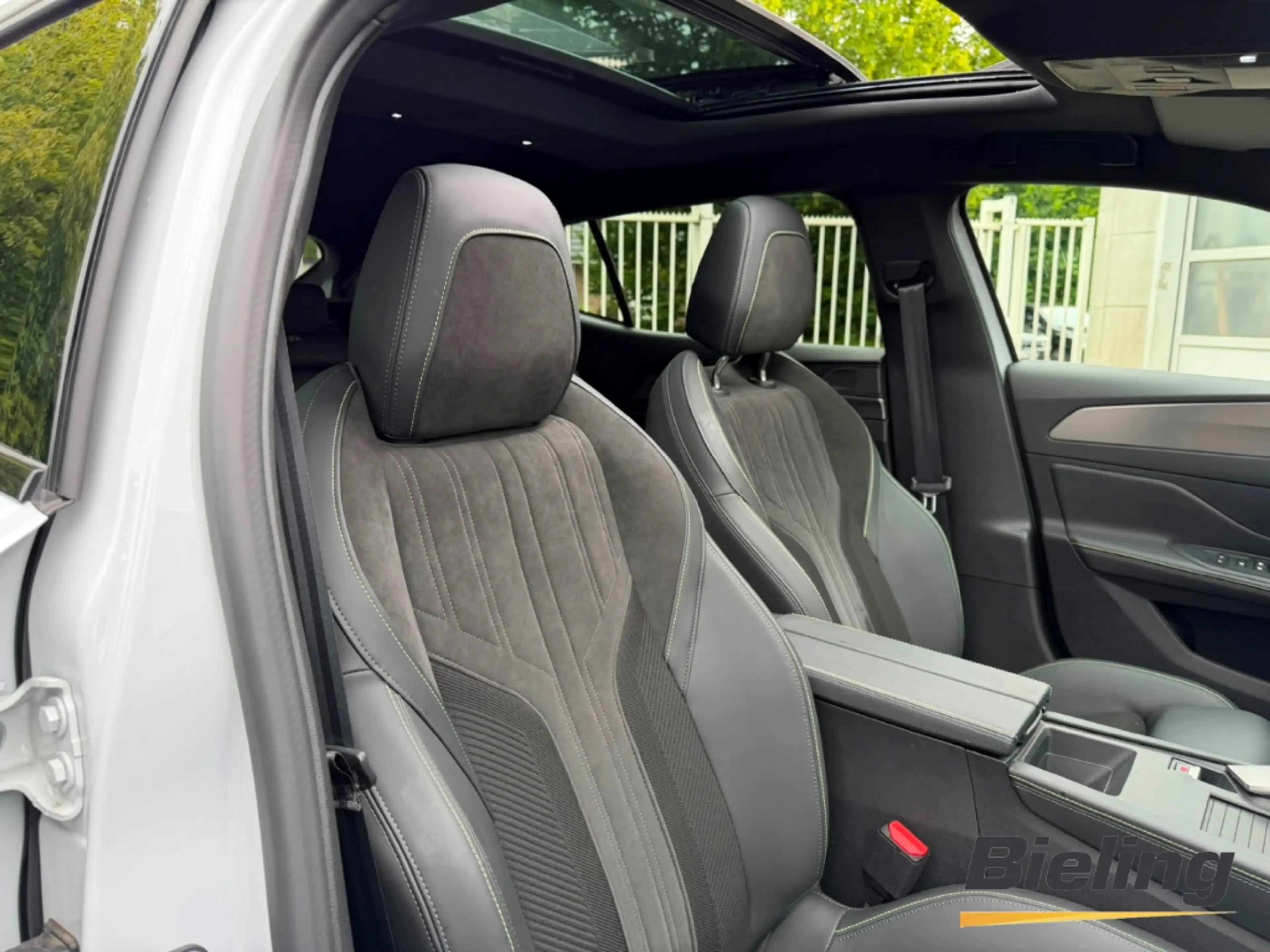 Peugeot 408 E-GT Vollausstattung El. Panodach Navi Soundsystem — photo 12
