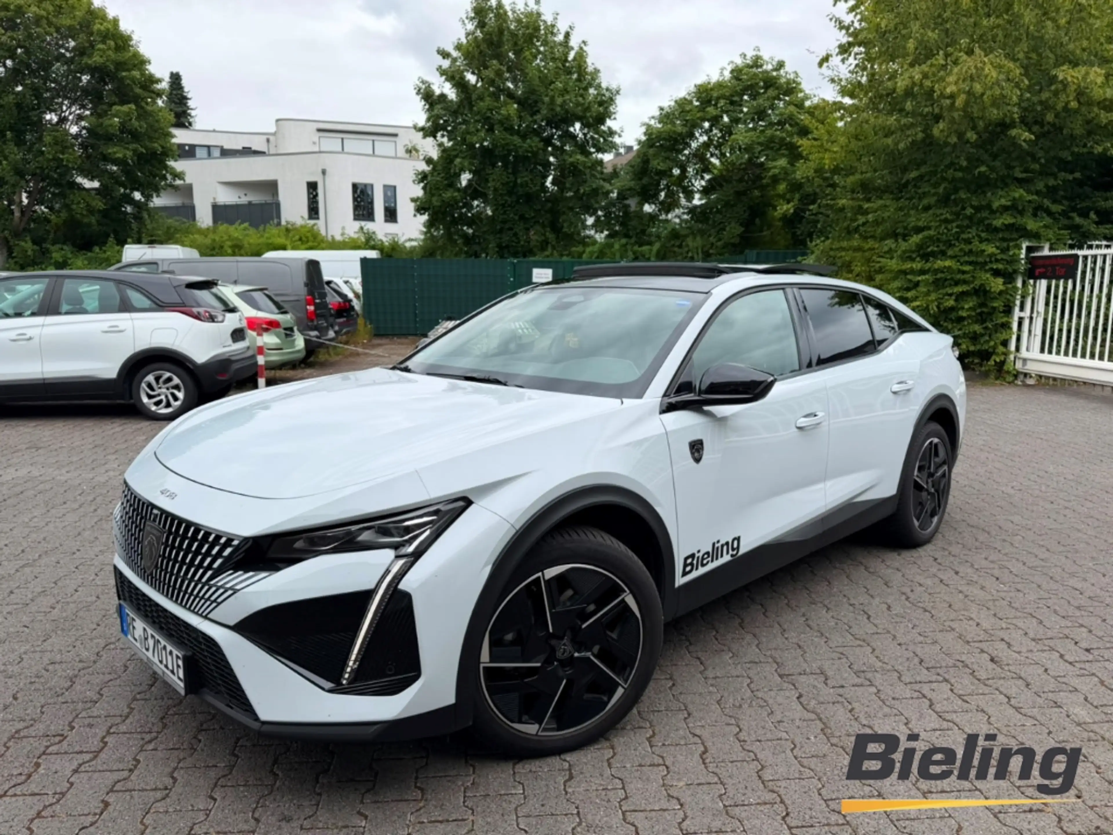 Peugeot 408 E-GT Vollausstattung El. Panodach Navi Soundsystem
