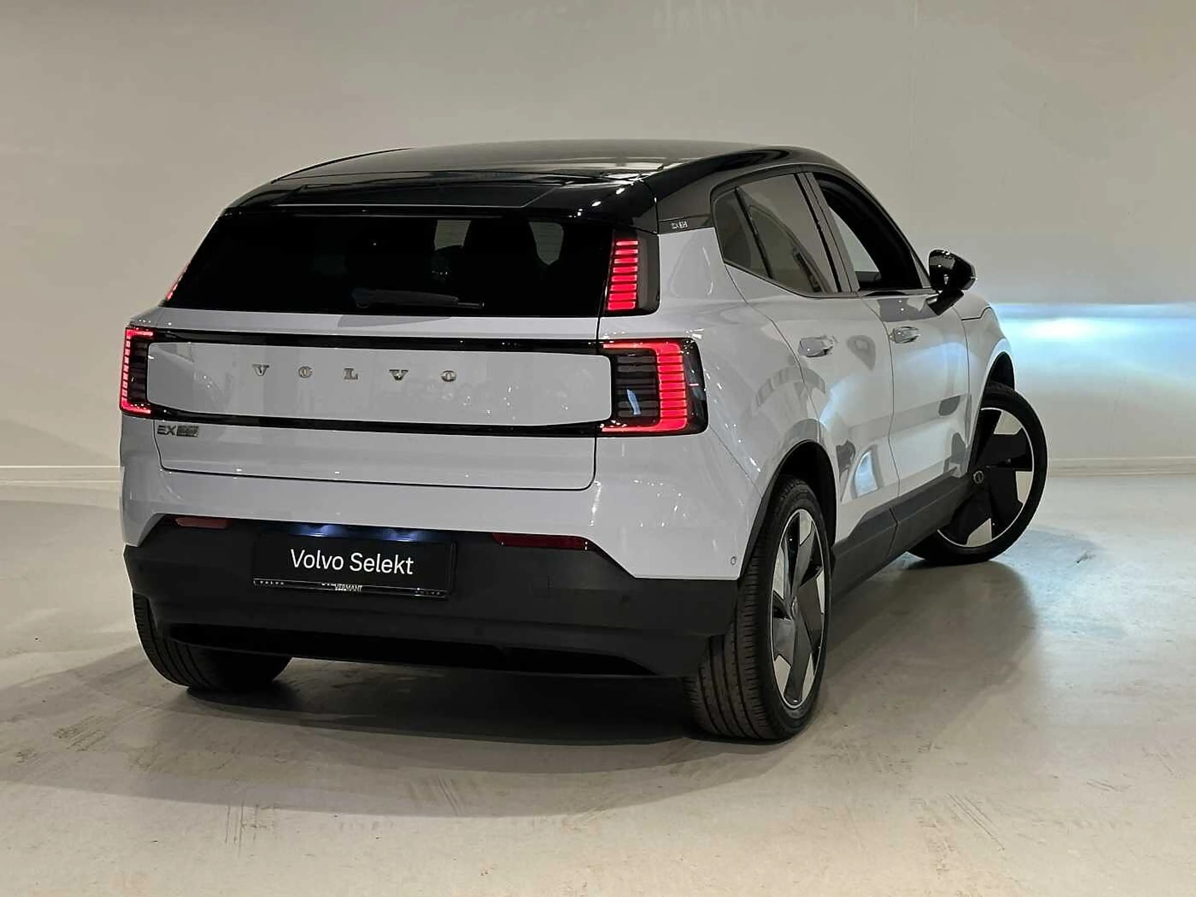 Volvo EX30 Ultra Twin Motor Perform + Pano dak — photo 2