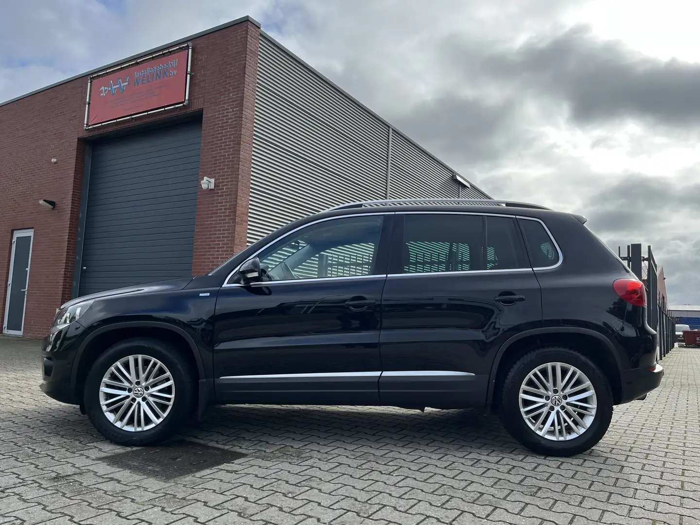 Volkswagen Tiguan 1.4 TSI Sport Zwart - 2