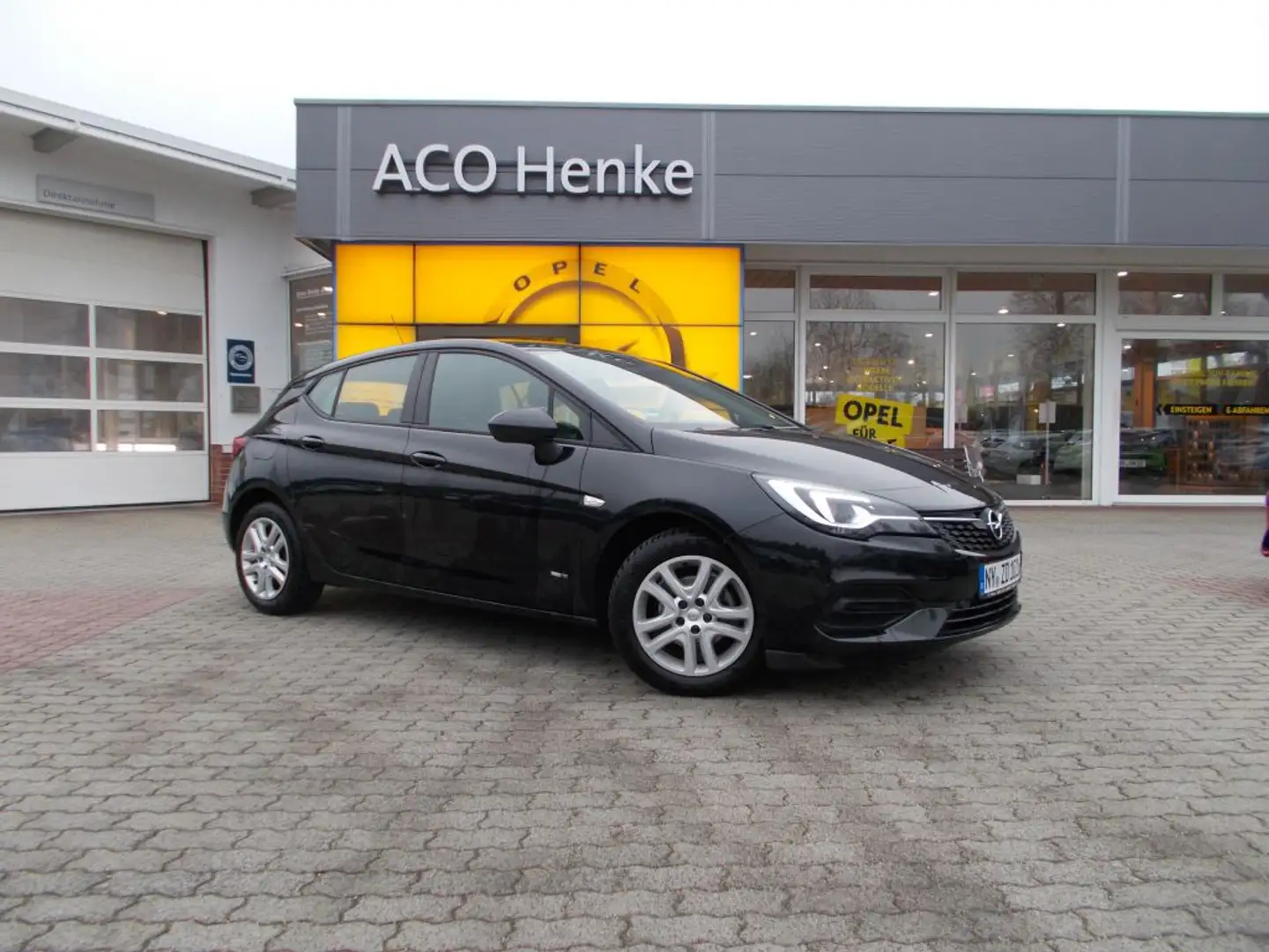 Opel Astra 1.2 Turbo Start/Stop Design&Tech Schwarz - 1