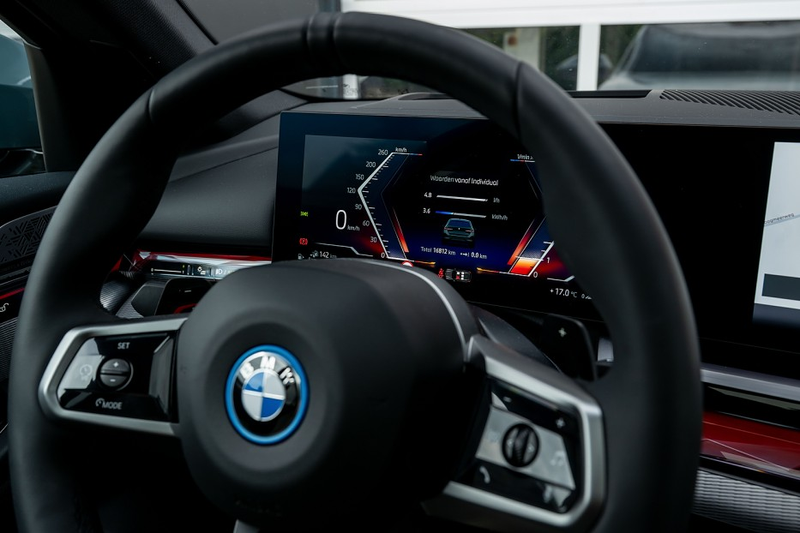 BMW 550 5-serie 550e xDrive Touring M Sport Pro | Panorama — photo 6