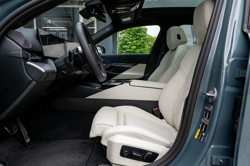 BMW 550 5-serie 550e xDrive Touring M Sport Pro | Panorama — photo 9