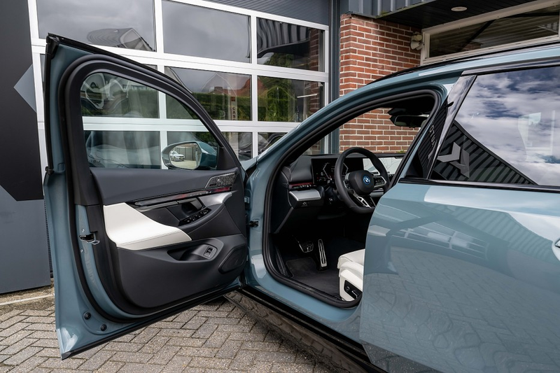 BMW 550 5-serie 550e xDrive Touring M Sport Pro | Panorama — photo 7