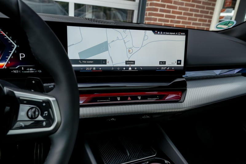 BMW 550 5-serie 550e xDrive Touring M Sport Pro | Panorama — photo 15
