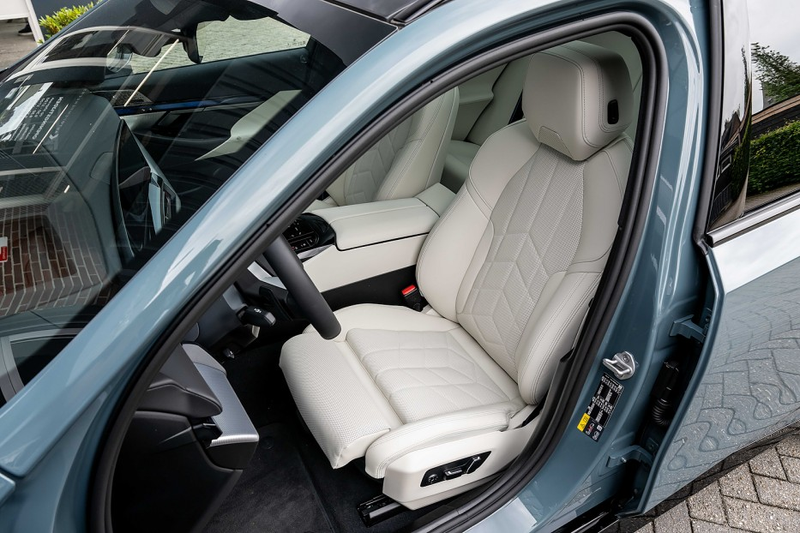 BMW 550 5-serie 550e xDrive Touring M Sport Pro | Panorama — photo 11