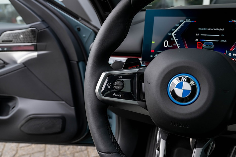 BMW 550 5-serie 550e xDrive Touring M Sport Pro | Panorama — photo 14
