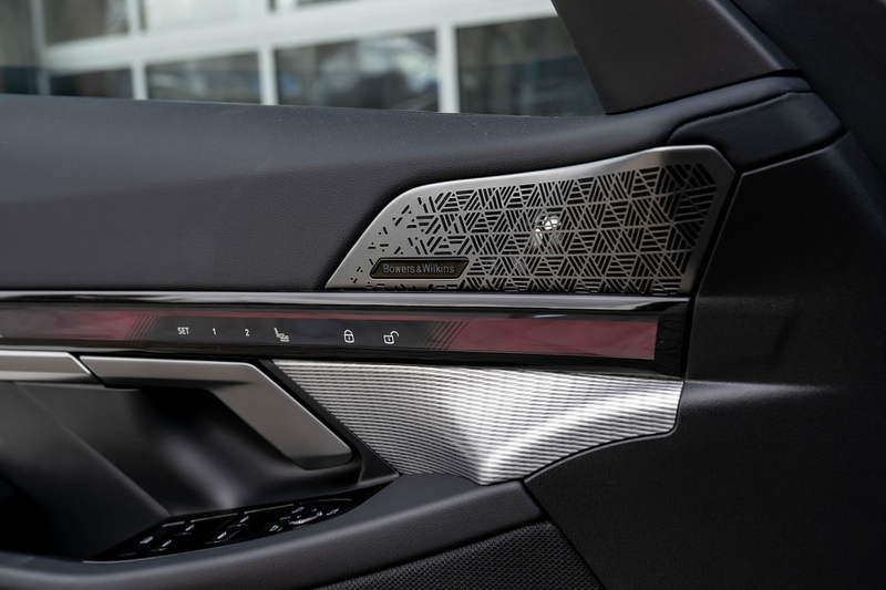BMW 550 5-serie 550e xDrive Touring M Sport Pro | Panorama — photo 13