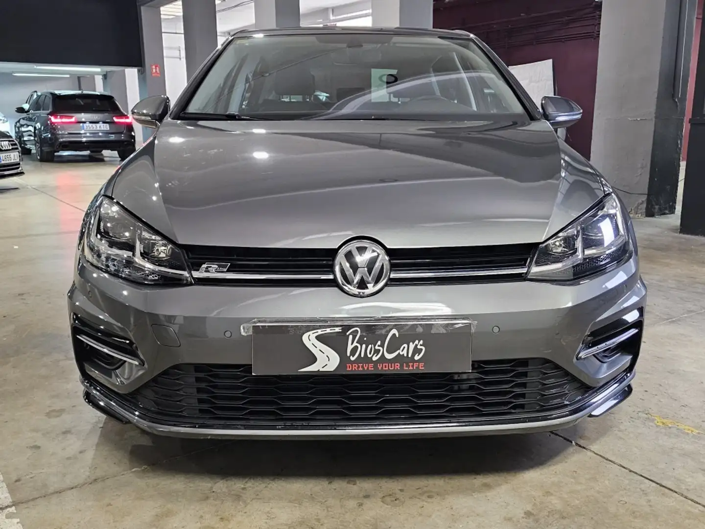 Volkswagen Golf 1.6TDI R-Line DSG7 85kW Gris - 2