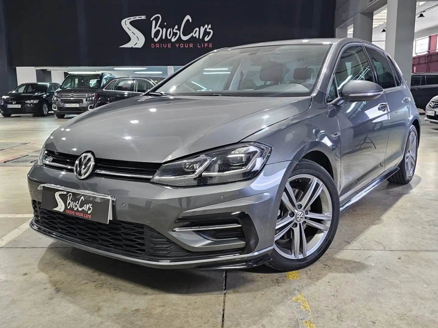 Volkswagen Golf 1.6TDI R-Line DSG7 85kW Gris - 1