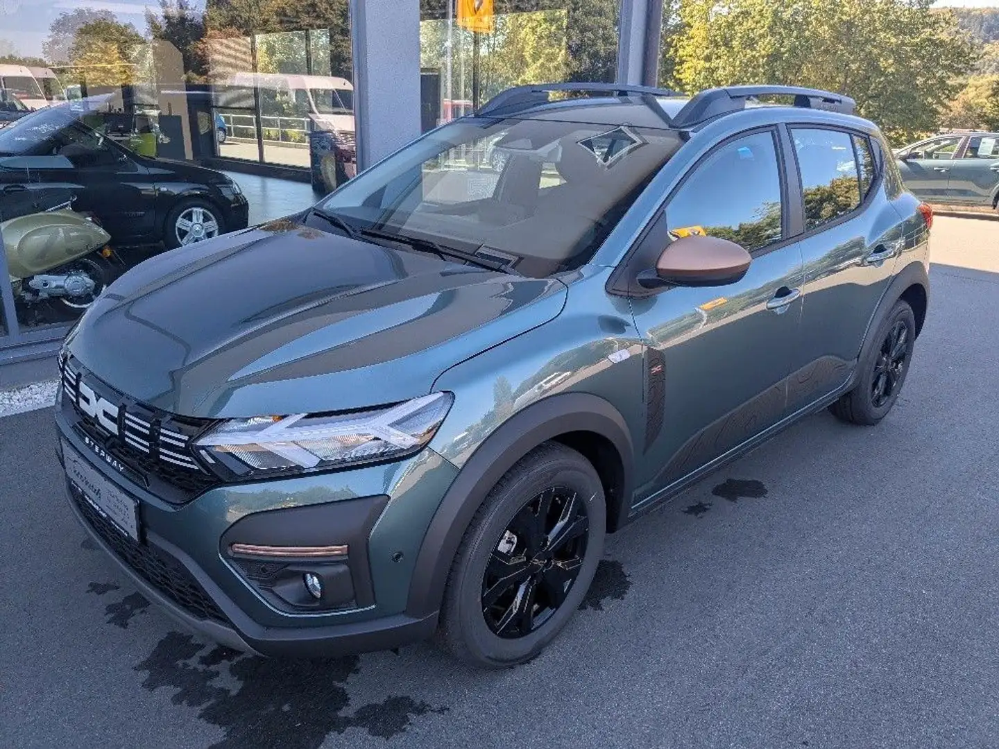 Dacia Sandero III Stepway Extreme TCe 110 Grün - 1