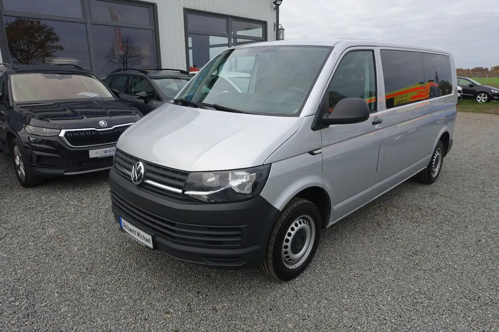 Volkswagen T6 Kombi Lang 2.0 TDI KLIMA NAV KAM 5Sitzer TEMP Silber - 2
