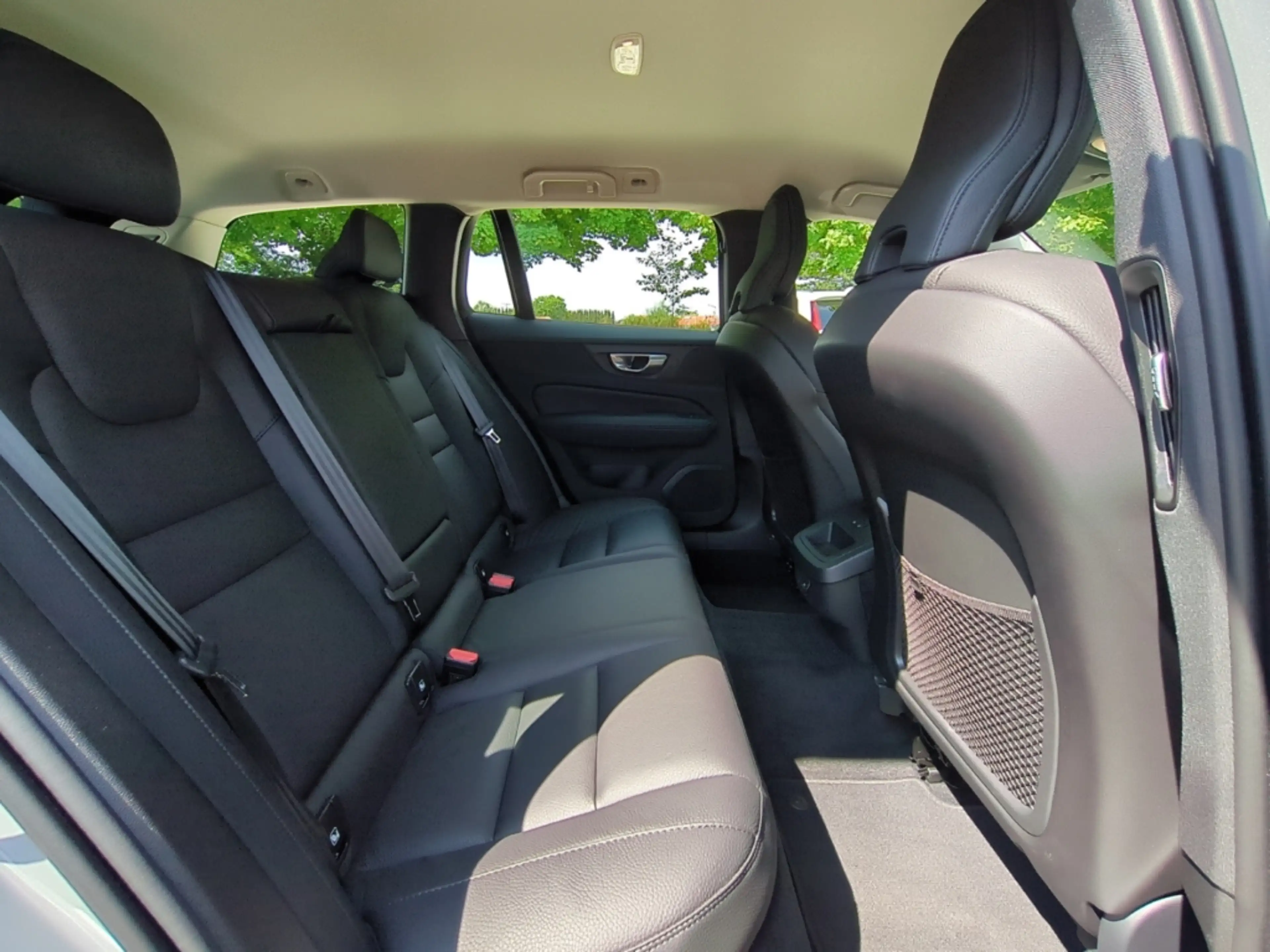 Volvo V60 Cross Country Cross Country Plus AWD Leder Navi LED Memory Sitze — photo 12