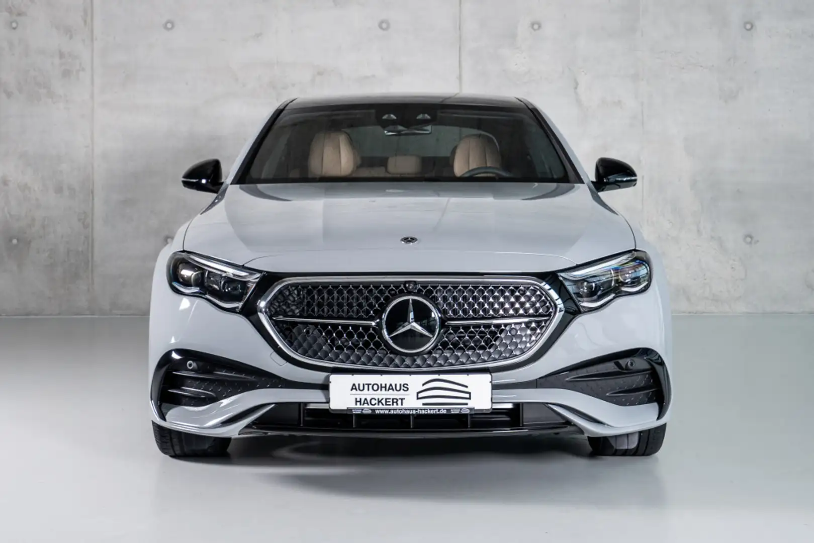 Mercedes-Benz E 200 AMG Line Premium 3D Display EU1 possible siva - 2