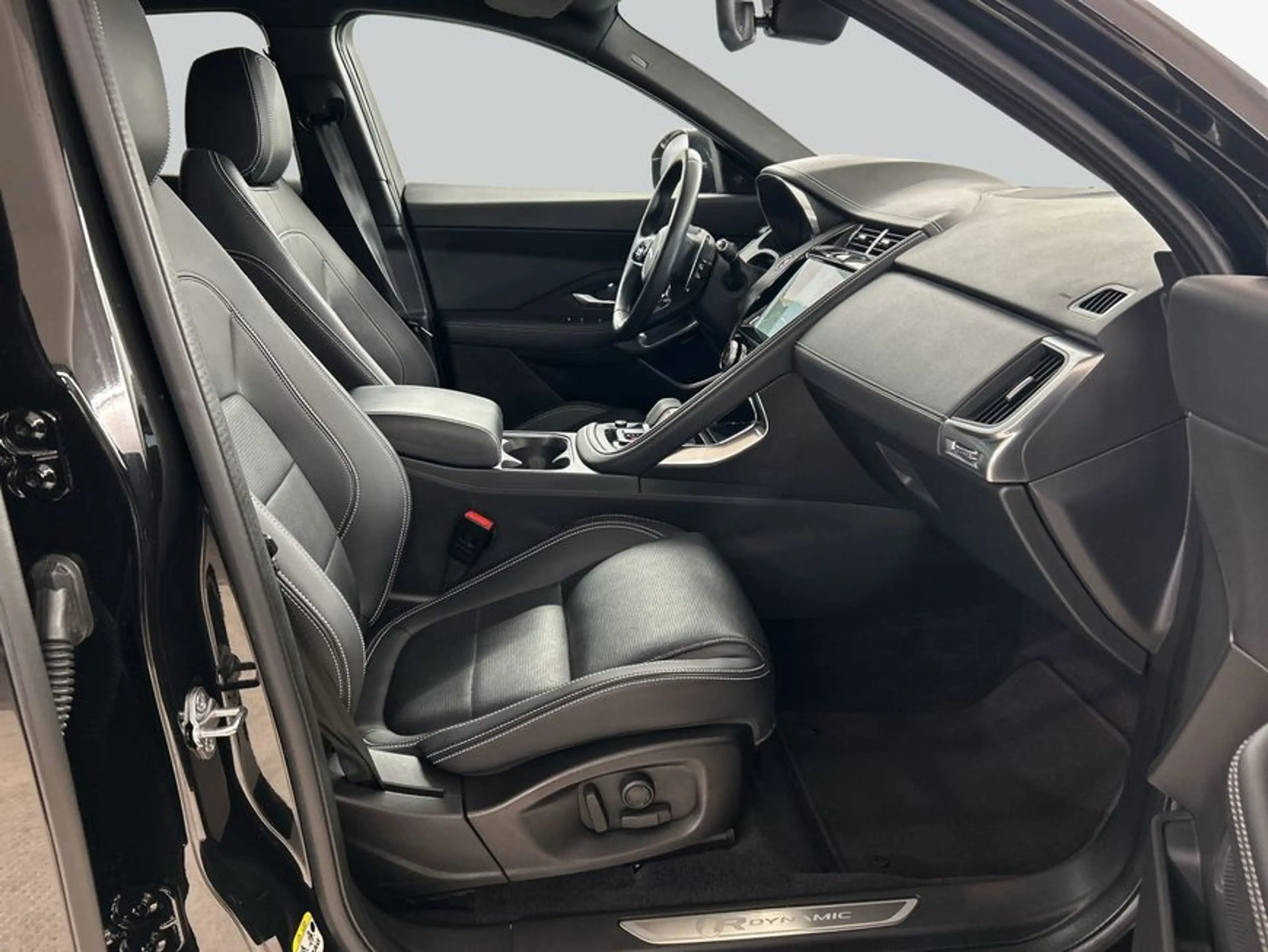 Jaguar E-Pace P200 AWD R-Dynamic SE — photo 3