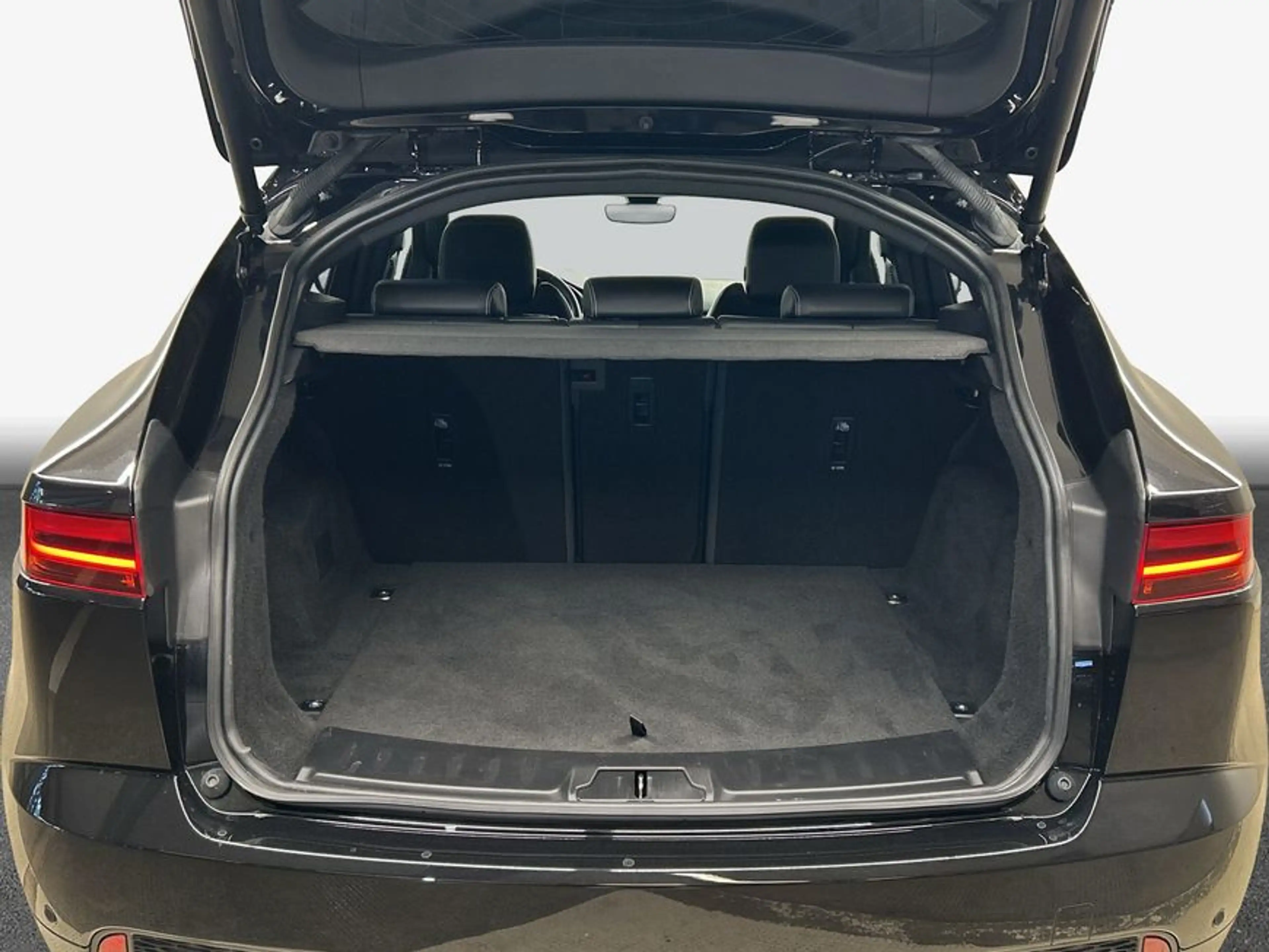 Jaguar E-Pace P200 AWD R-Dynamic SE — photo 12