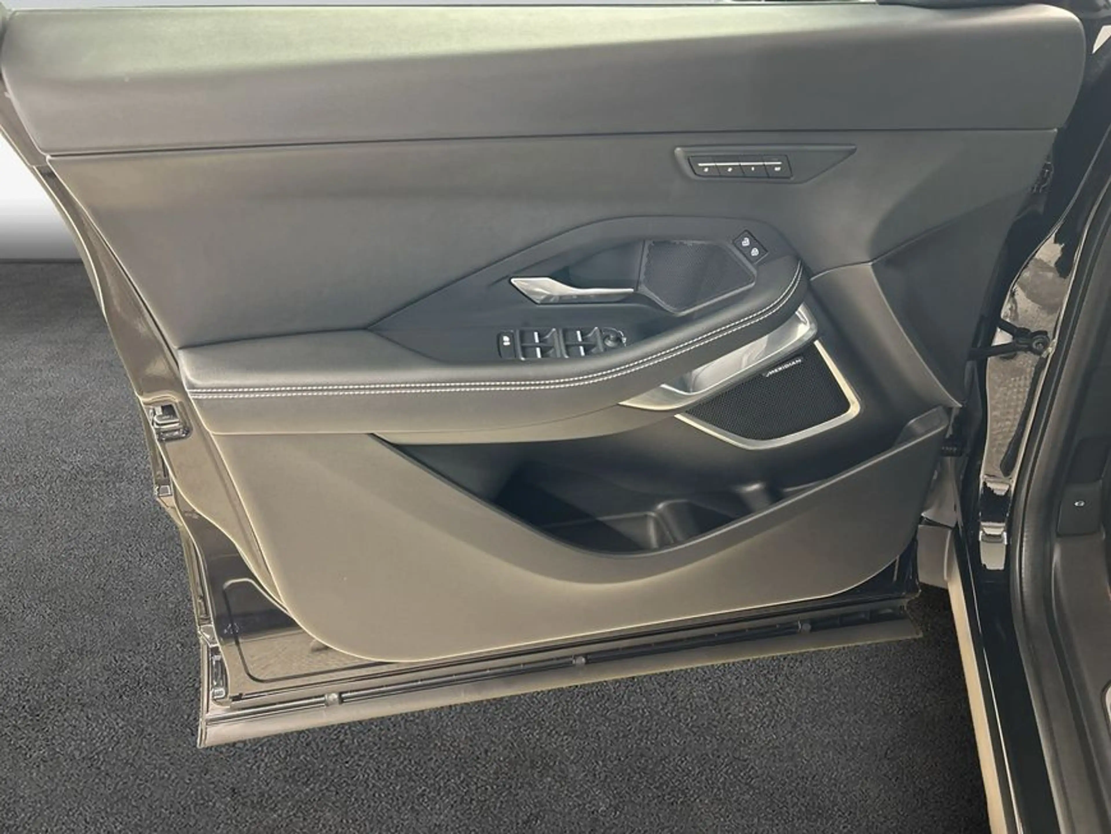 Jaguar E-Pace P200 AWD R-Dynamic SE — photo 14