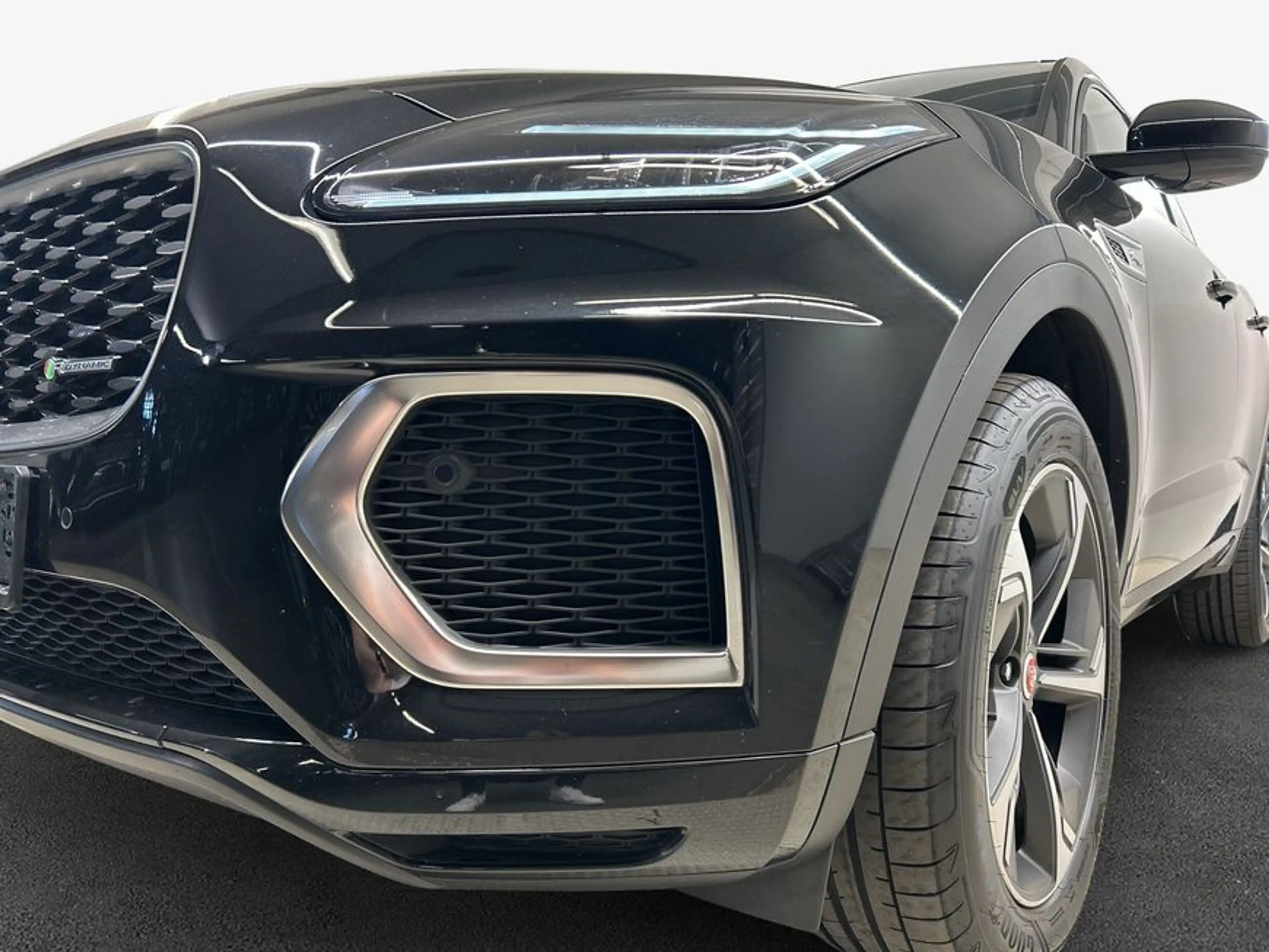 Jaguar E-Pace P200 AWD R-Dynamic SE — photo 13
