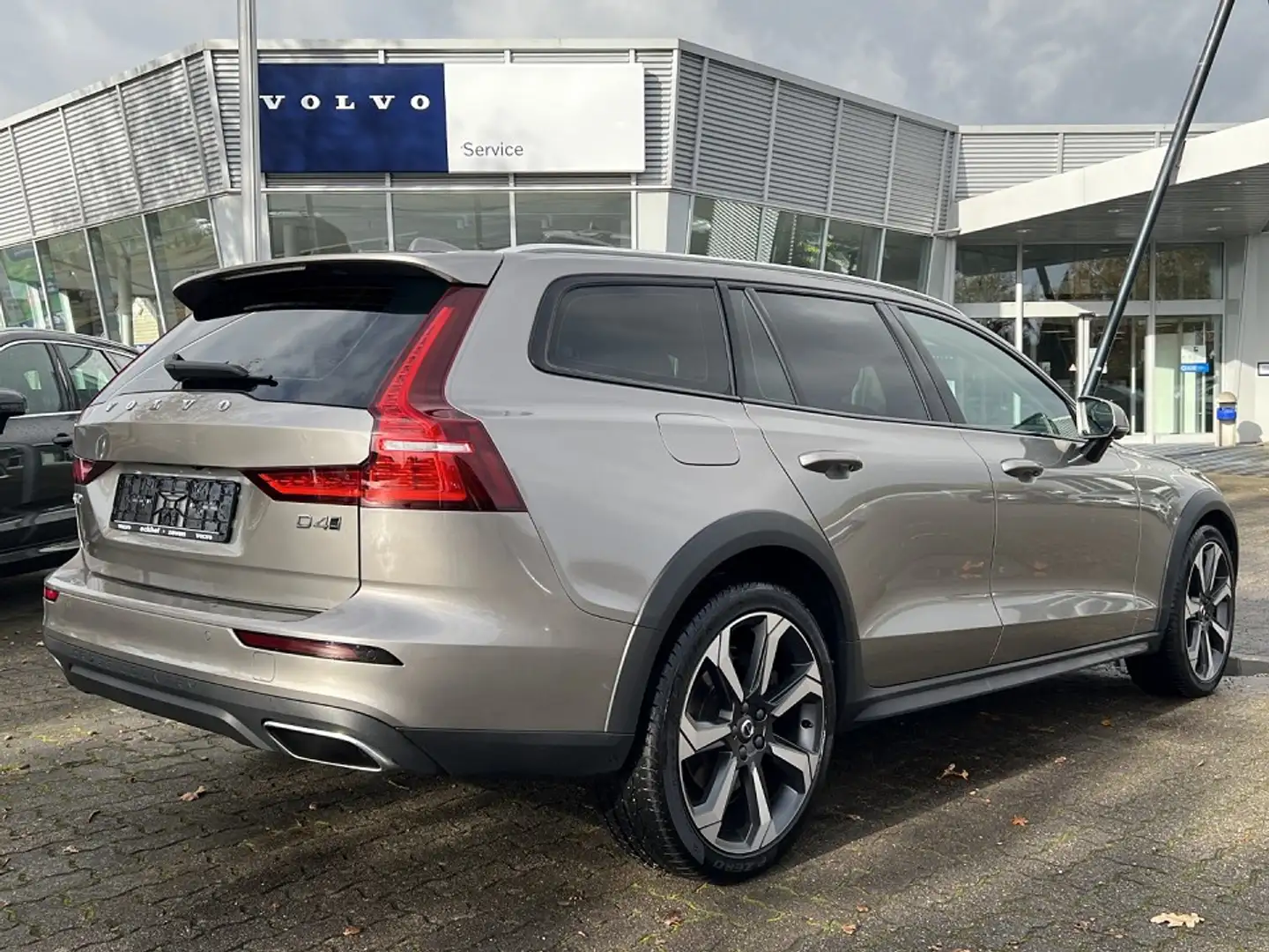 Volvo V60 D4 (190 PS) AWD|AT8|CrossCountryPRO|20-Zoll|ACC|BL Gris - 2